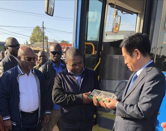 “一带一路”重点援外项目，100辆中通客车正式交付莫桑比克