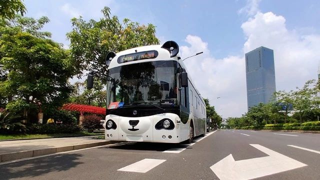 “熊猫智能公交”融入5G联网，落户全国首个自动驾驶综合应用示范岛