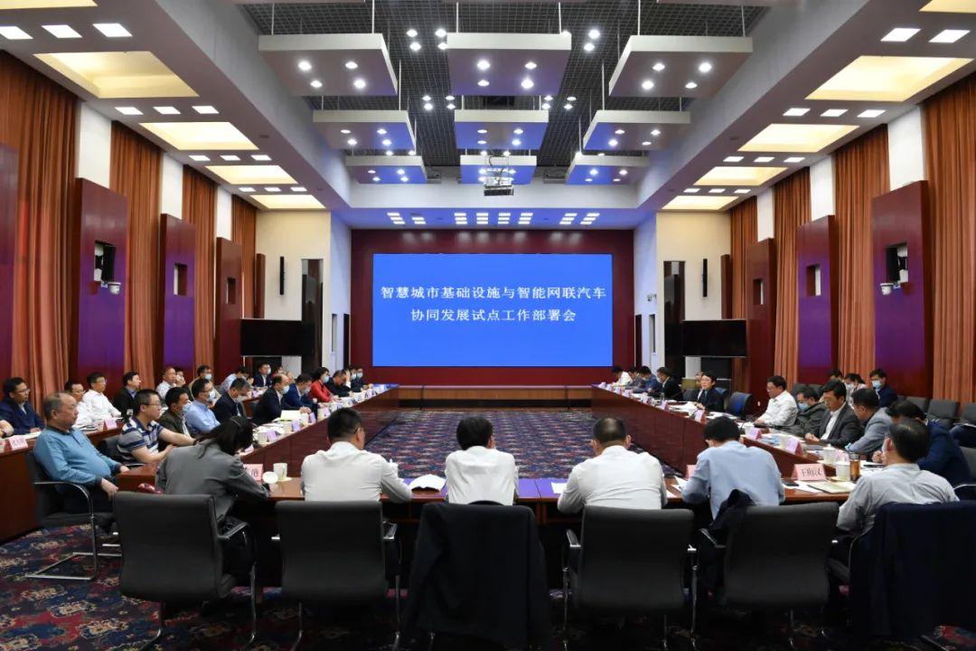 辛國斌：智能網(wǎng)聯(lián)汽車是未來產(chǎn)業(yè)發(fā)展戰(zhàn)略制高點