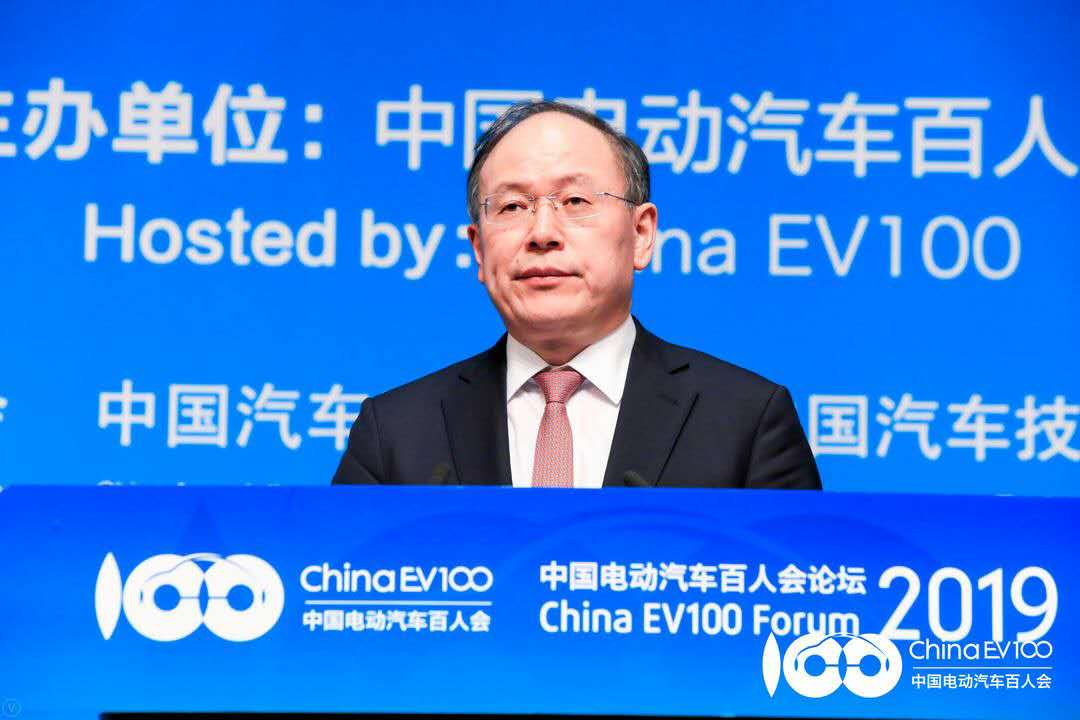 一汽奚国华:产业上演真实版生死时速