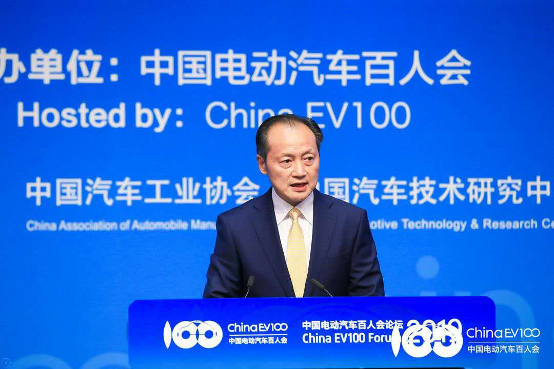 科技部夏鸣九:新能源汽车产业面临爬坡过坎关键期