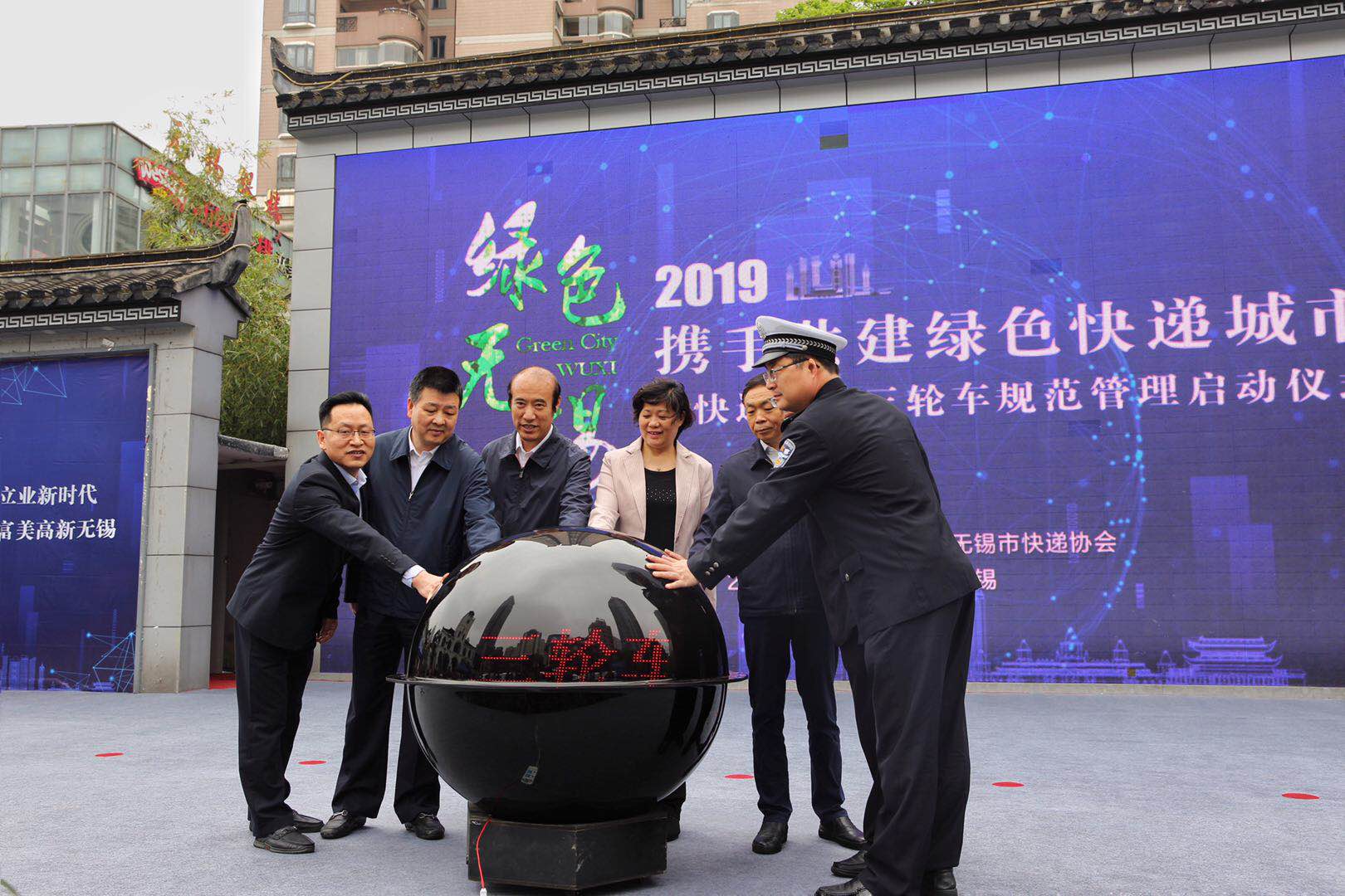 给“小蜜蜂”插上飞翔的“翅膀”！江苏10城实现快递三轮车规范通行