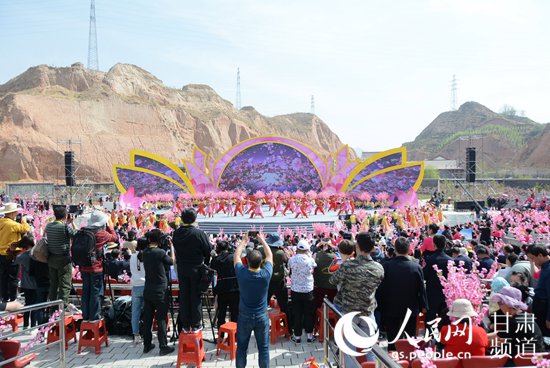 第三十六届兰州桃花旅游节开幕式。（王文嘉 摄）