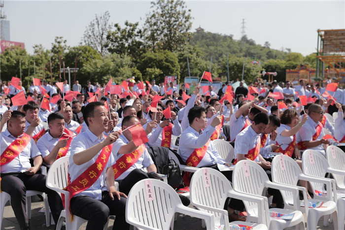 首届中国城市公共交通暨镇江第三届“5.20公交驾驶员关爱日”活动顺利举行