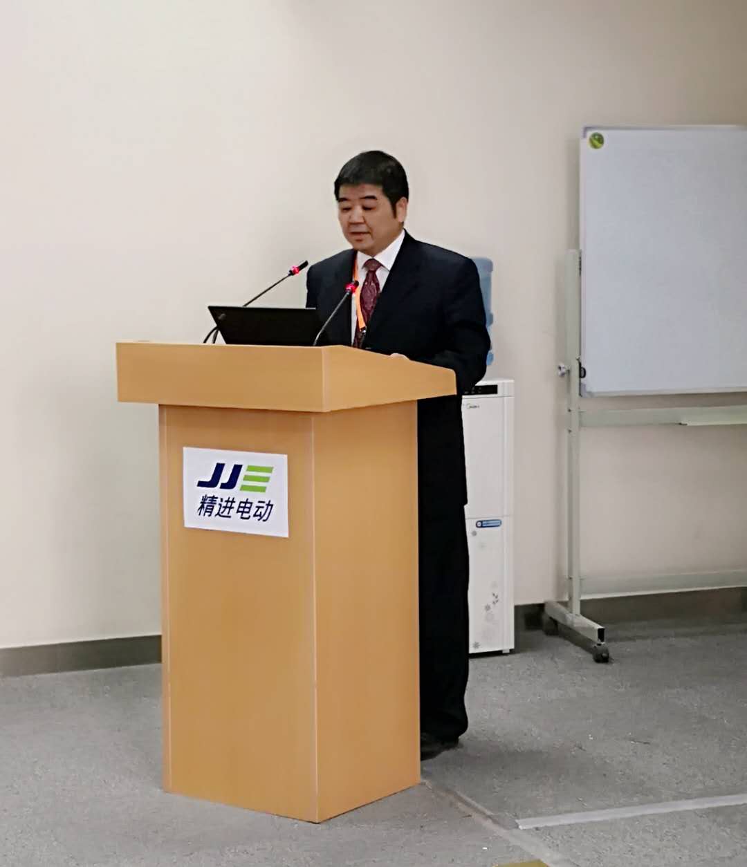 备战无补贴时代，精进电动携商用车驱动系统“黑科技”亮相2019北京道展