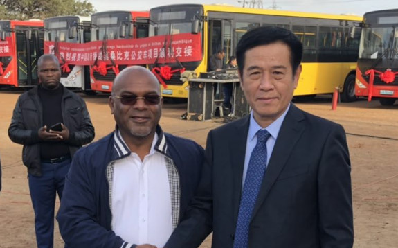 “一带一路”重点援外项目，100辆中通客车正式交付莫桑比克