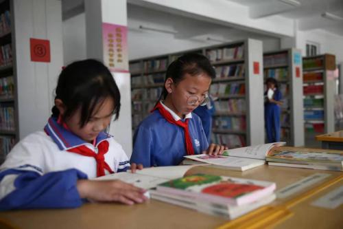 爱心助学 情暖校园 北京世纪联保向宁夏原隆希望小学捐赠图书