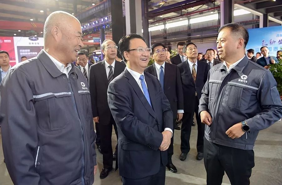吉林省长延边调研，了解氢能源客车性能并体验乘坐