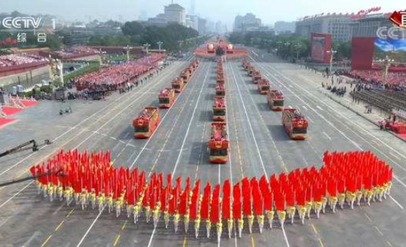 那些为国家发展默默服务的国产商用车，这次终于在阅兵式上露脸了