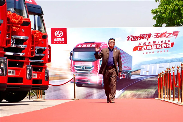 豪轻豪省豪舒适，红岩杰狮2020牵引车为公路英雄而生！