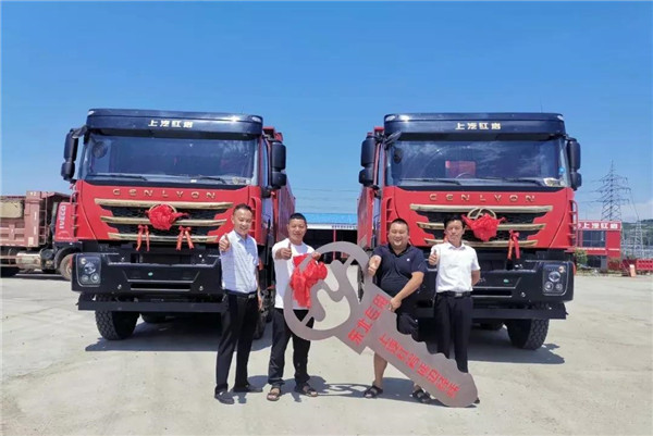 上汽红岩“工程之王”再交付！各地用户喜提金钥匙