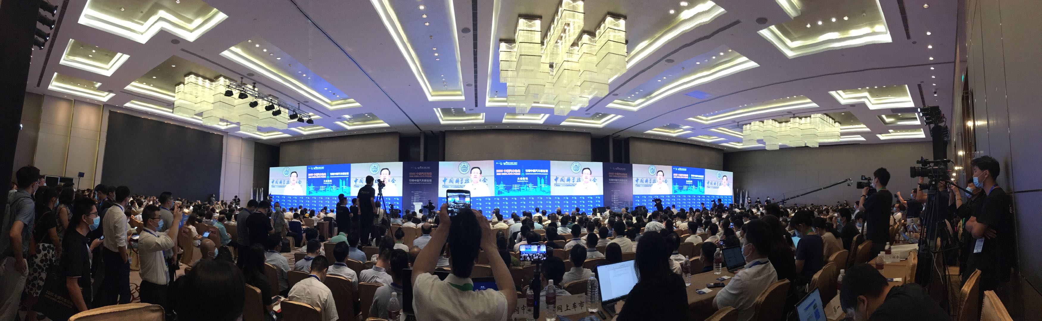 万钢：构建汽车产业国内国际双循环格局