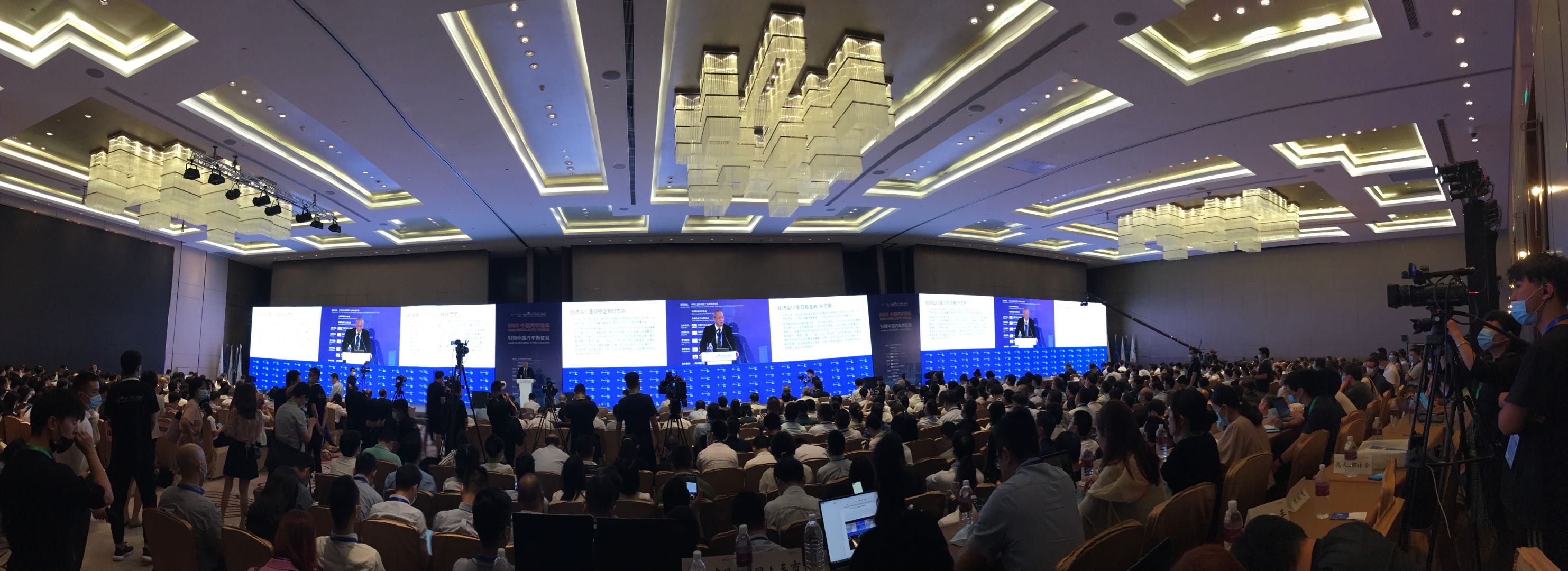 硬核技术、快速迭代，全球汽车技术发展领袖峰会告诉你未来技术怎么走