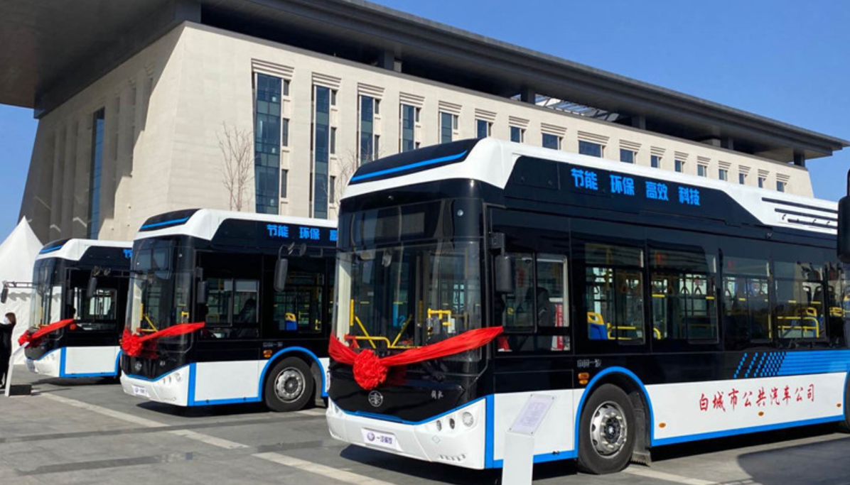东北首条氢燃料电池公交线白城投运，300MW风光制氢项目进入申报
