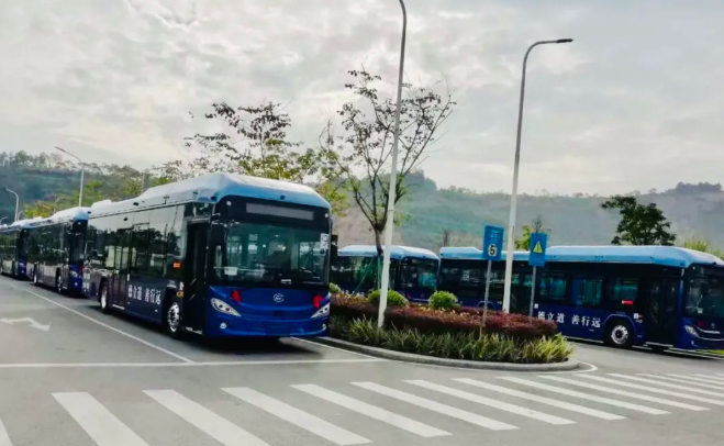 续航可超450公里，青岛西海岸新区首批50辆氢燃料公交正式投运