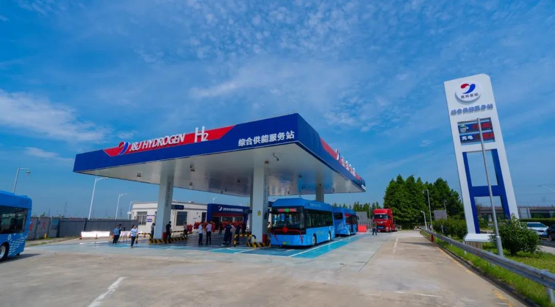 嘉兴港区首座集加氢和交电于一体的综合能源服务站开张营业！