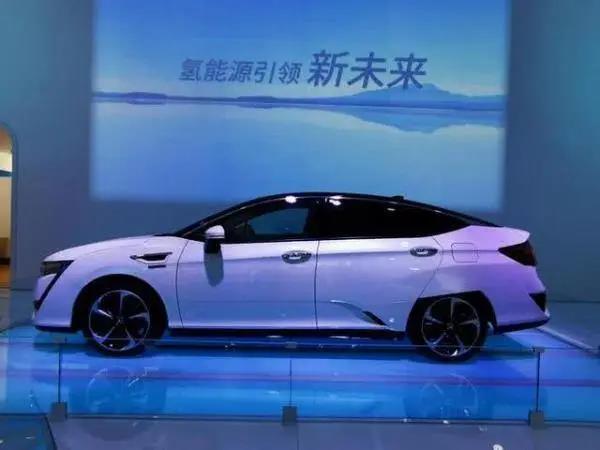 燃料电池功率为103kW、续航里程750km！本田第2代氢燃料汽车CLARITY亮相广州车展