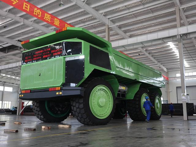 150吨级无人驾驶智能矿山自卸车首台测试