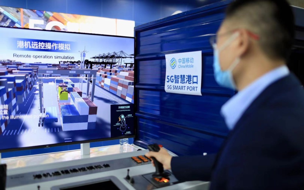 5G智慧驾舱遥控800公里外工程车,多项5G+交通设备亮相北京