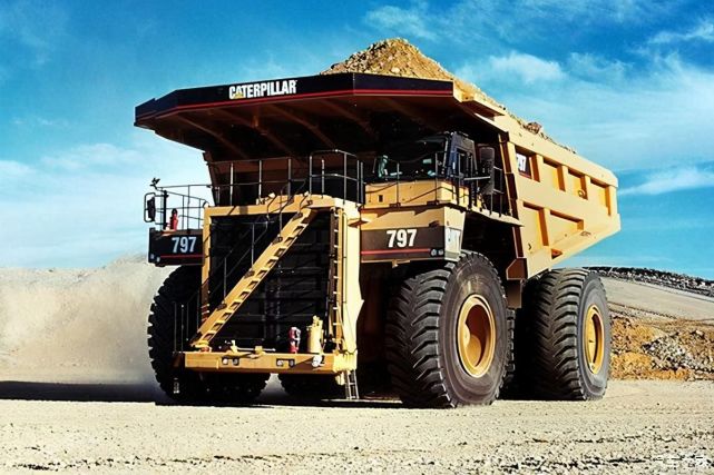 世界上最大的矿车，光轮胎直径就4米，恶劣天气也能正常工作