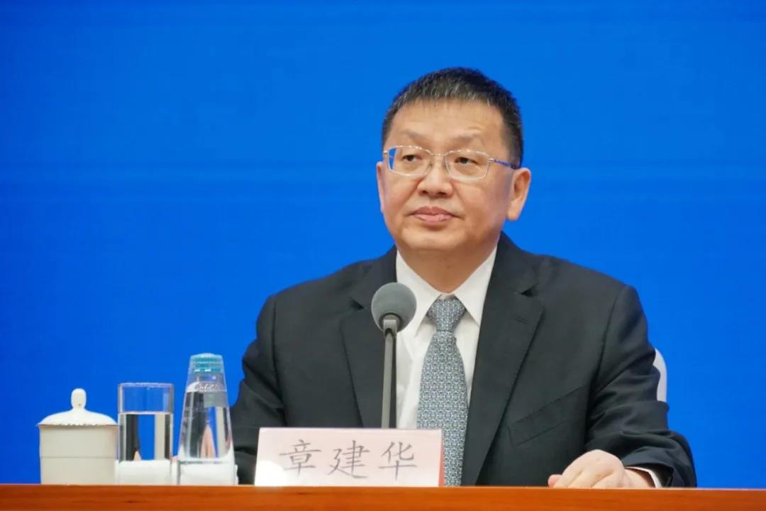 国家能源局章建华：实施可再生能源替代行动，提高可再生能源消纳和存储能力