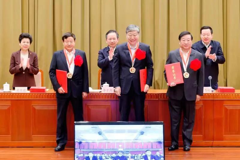 时代呼唤更多“谭旭光式”科技型企业家