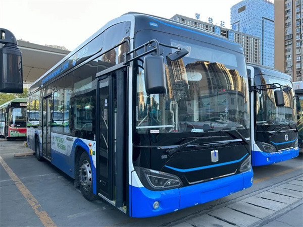 绿色低碳城,吉利星际氢燃料电池城市客车交付攀枝花