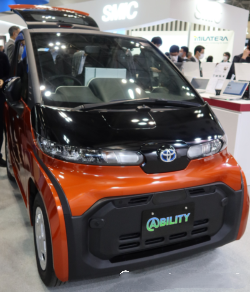 丰田换氢车辆展出，依赖长濑单个8公斤氢容器车辆可行驶百公里