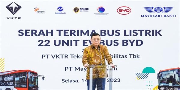 比亚迪印尼见证！22辆大巴成功交付印尼当地巴士公司