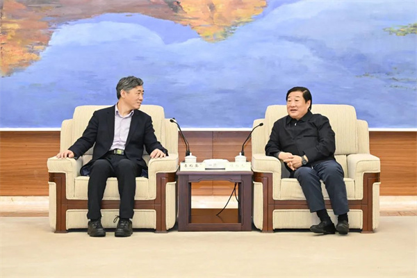 谭旭光与清华大学李稻葵一行进行工作座谈
