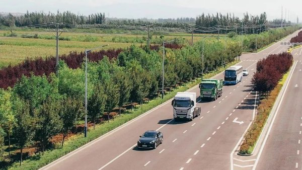 市场动态：南沙轻跑网约车上线，新疆首批氢燃料电池汽车发车……