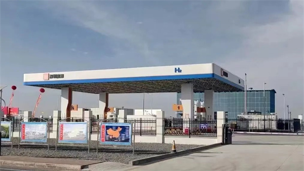 新疆首批氢能重卡及热电联供系统投入应用