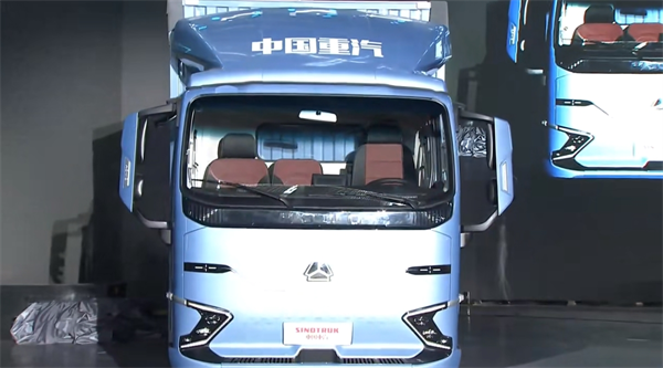 发力新能源，中国重汽向用户提供“更好更赚钱”的电动卡车