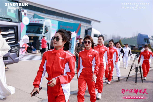 遥遥领先 | 中国重汽成功卫冕2023销冠，2024让客户更赚钱