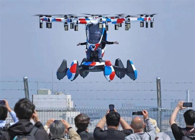 飞行汽车：突破空域、续航与成本的三重门