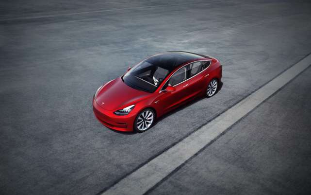 特斯拉冲刺周产7000辆Model 3 马斯克要当一线监工_