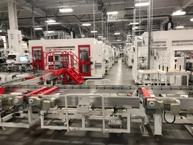 特斯拉首个投产超级工厂：7000名员工 24小时运行_